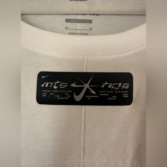 NIKE MEGAN THEE STALLION CROPPED TEE 🖤 - Picture 5 of 7